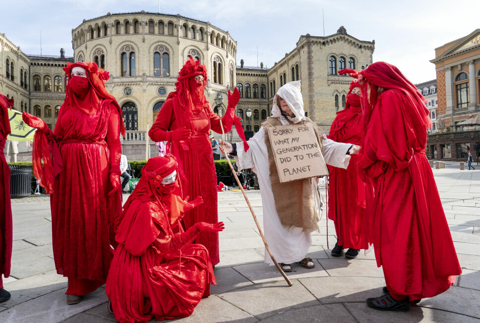 Høsten 2020 demonstrerte Extinction Rebellion utenfor Stortinget i protest mot regjeringens oljepolitikk.