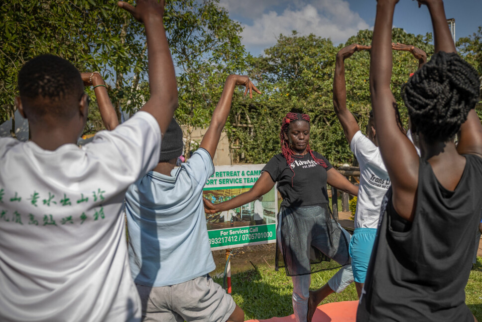 32 år gamle Mildred Apenyo (i sort t-skjorte og lyse bukser) leder LHBTQ-organisasjonen Fitclique Africa. Hennes kamp for å elske den man vil, har gjort henne til et forbilde blant mange.