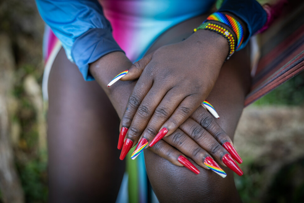 Dagen for pride-festivalen var en fargenes dag. Folk møtte opp i klær, accessoirer og sminke i regnbuens farger.