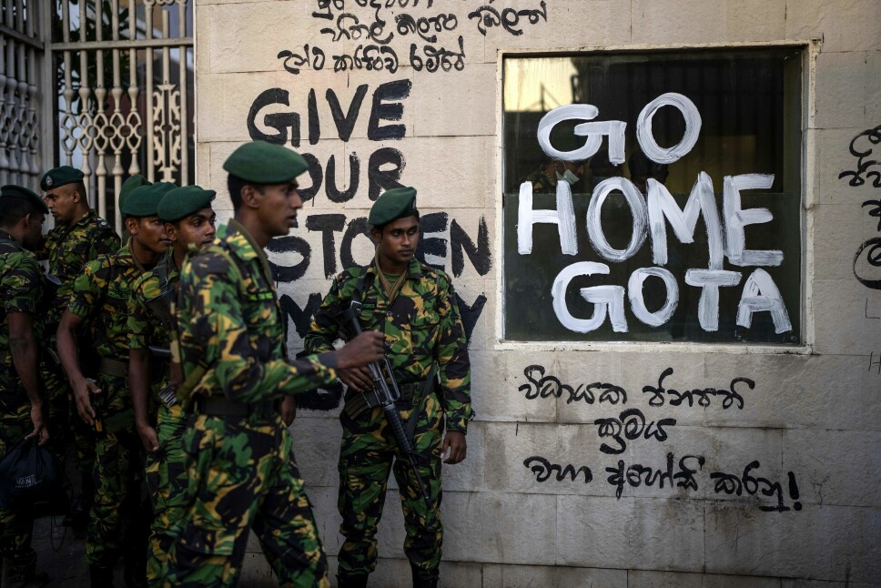 Myndighetene har erklært unntakstilstand på Sri Lanka etter at presidenten flyktet fra landet onsdag.
