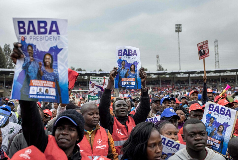 Tilhengere av Raila Odinga og partialliansen Azimio La Umoja jubler under et folkemøte på Kirigiti stadion i byen Kiambu 1. august i år.