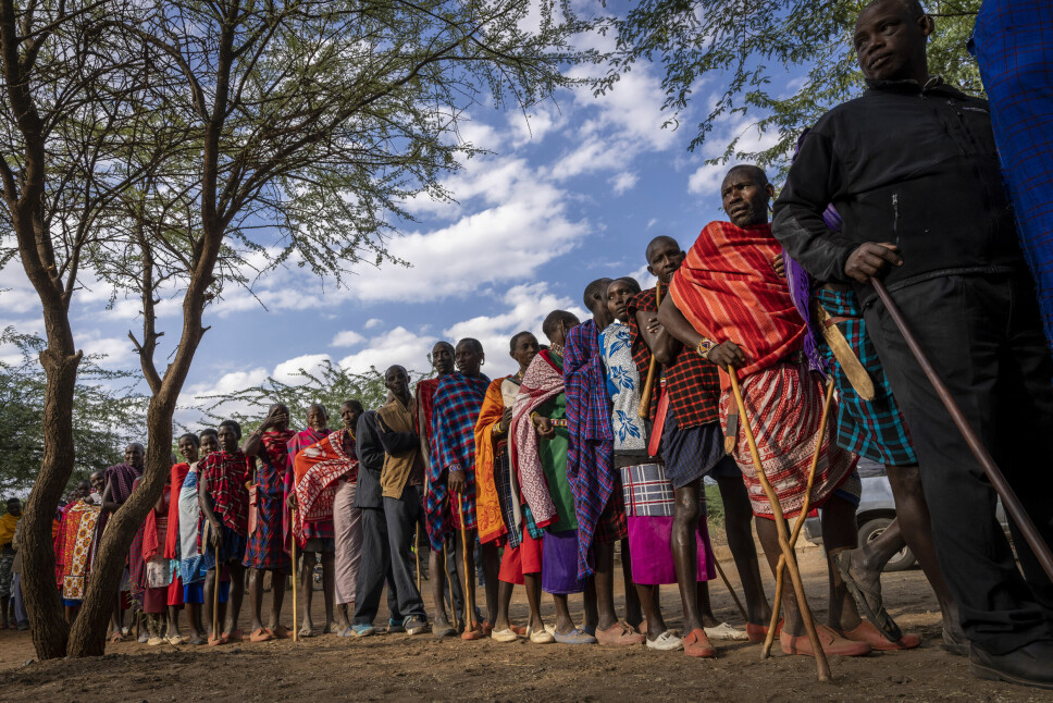 Masaier stod i kø for å stemme ved barneskolen Esonorua i Kajiado-fylket. Nå avsluttes dagens valg i Kenya.