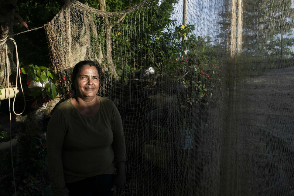 Fisker Liudmila Alemus har flere ganger måtte flykte på grunn av den væpnede konflikten i Colombia. Når hun er i nærheten av vannet føler hun fred, forteller hun.