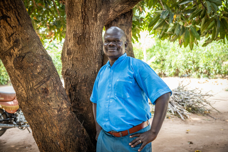 Pastor Raymond Oyungi hjelper folk i kampen for rettferdig erstatning. I landsbyen der han bor, utenfor byen Buliisa i Vest-Uganda, har hundrevis av mennesker blitt preget av oljeaktivitetene.