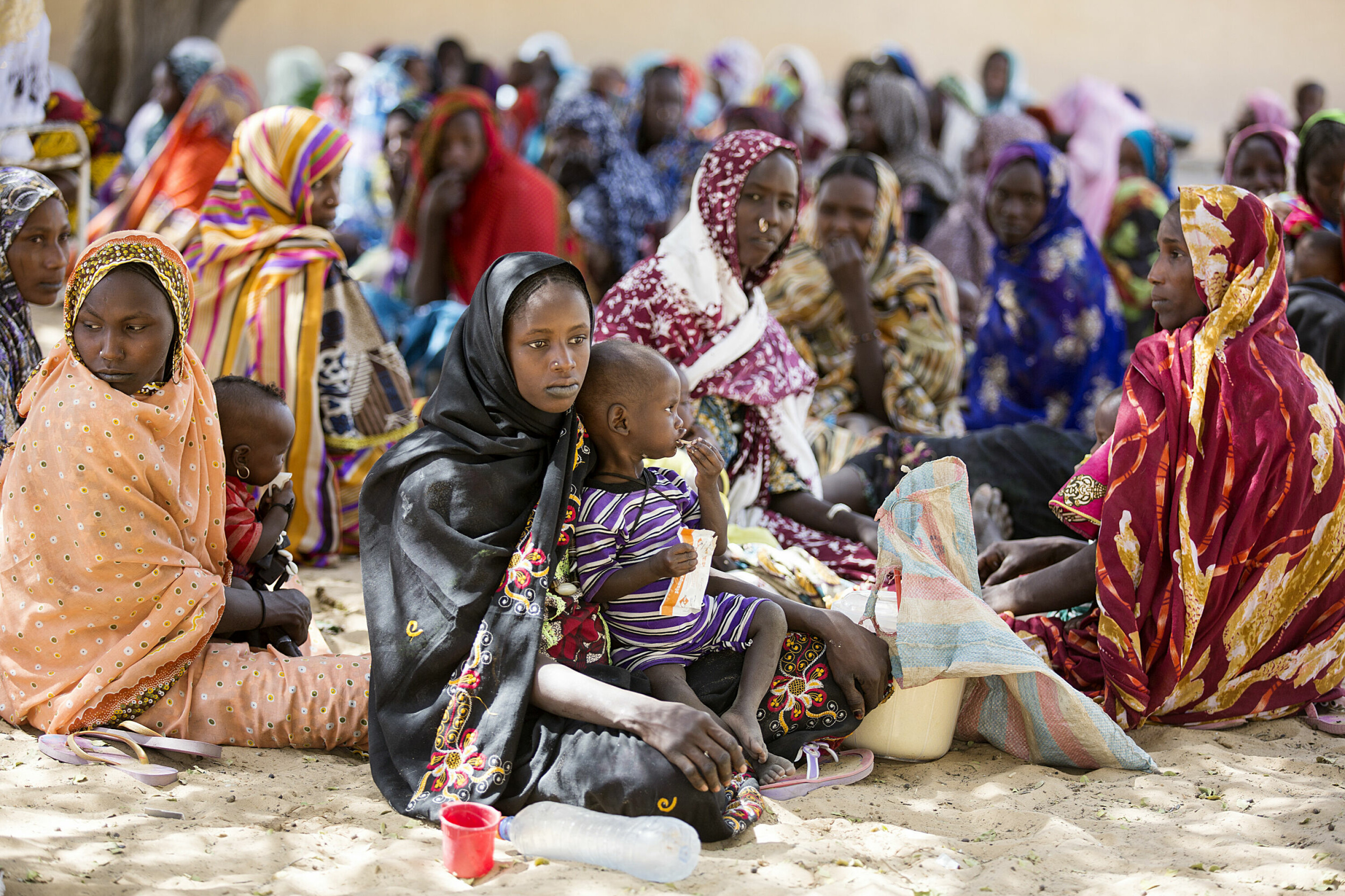Situasjonen rundt Tsjadsjøen har vært prekær gjennom en årrekke. Bakgrunnen for det FN tidligere har omtalt som en av verdens verste humanitære kriser, er at terrorgruppa Boko Haram siden 2009 har terrorisert sivilbefolkningen. Ifølge Lake Chad Basin Crisis Response Plan for 2022, vil nesten tre millioner mennesker være avhengig av nødhjelp i områdene rundt Tsjadsjøen dette året. Bildet er tatt i Lac-regionen i Tsjad i januar 2017.