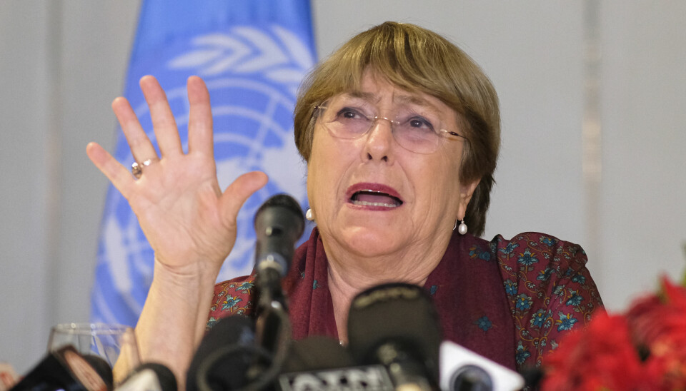 Chiles tidligere president Michelle Bachelet går av etter fire år som FNs høykommissær for menneskerettigheter. Hun kunngjorde avgangen etter et omstridt besøk i Kina i juni.