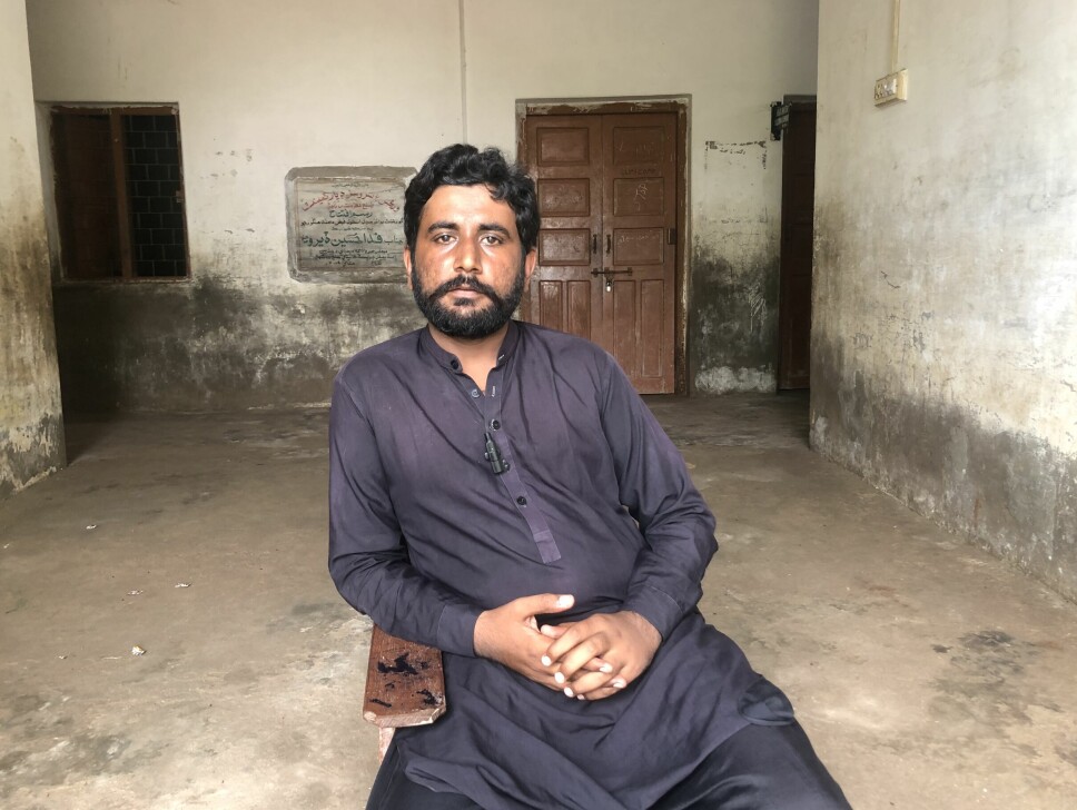 Haji Riaz Hangoo fra Sindh-provinsen eier 650 mål med dyrket mark, hvorav 450 mål hadde bomullsavlinger som nesten var klare til å høstes og deretter selges. Nå er alt gått tapt på grunn av flommen.