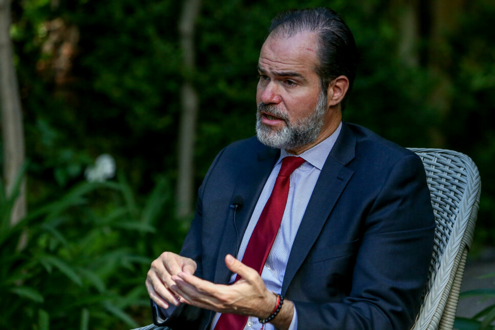 President for Den interamerikanske utviklingsbanken, Mauricio Claver-Carone, sparkes etter avsløringer om utroskap, korrupsjon og fiendtlig lederskap.
