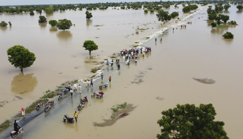 603 mennesker er bekreftet omkommet som følge av den voldsomme flommen som rammet Nigeria i september. Her har flomvannet oversvømt en vei i Hadeja nord i landet.