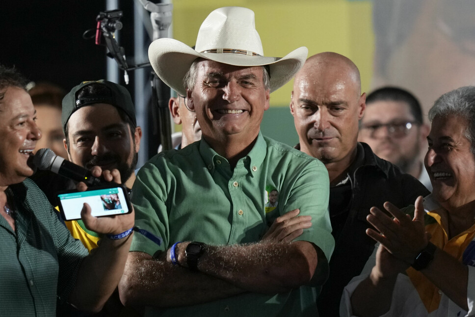 Jair Bolsonaro har styrt Brasil de siste fire årene, omtales som Tropenes Trump og har vakt oppsikt med sine mange nedsettende uttalelser om alt fra kvinner og homofile til urfolk og fattige.