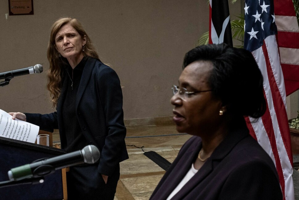 Bistandsgiverne må lytte mer til lokale og nasjonale aktører, mener USAID-sjef Samantha Power. Her er hun på besøk i Kenya i juli i år og holder pressekonferanse sammen med landets minister for offentlige tjenester, Margaret Kobia.
