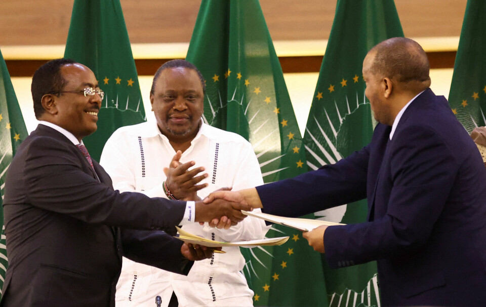 Avtalen er underskrevet, men «djevelen ligger i gjennomføringen», konstaterte Afrika-unionens forhandler, Kenyas tidligere president Uhuru Kenyatta under pressekonferansen i Pretoria onsdag.
