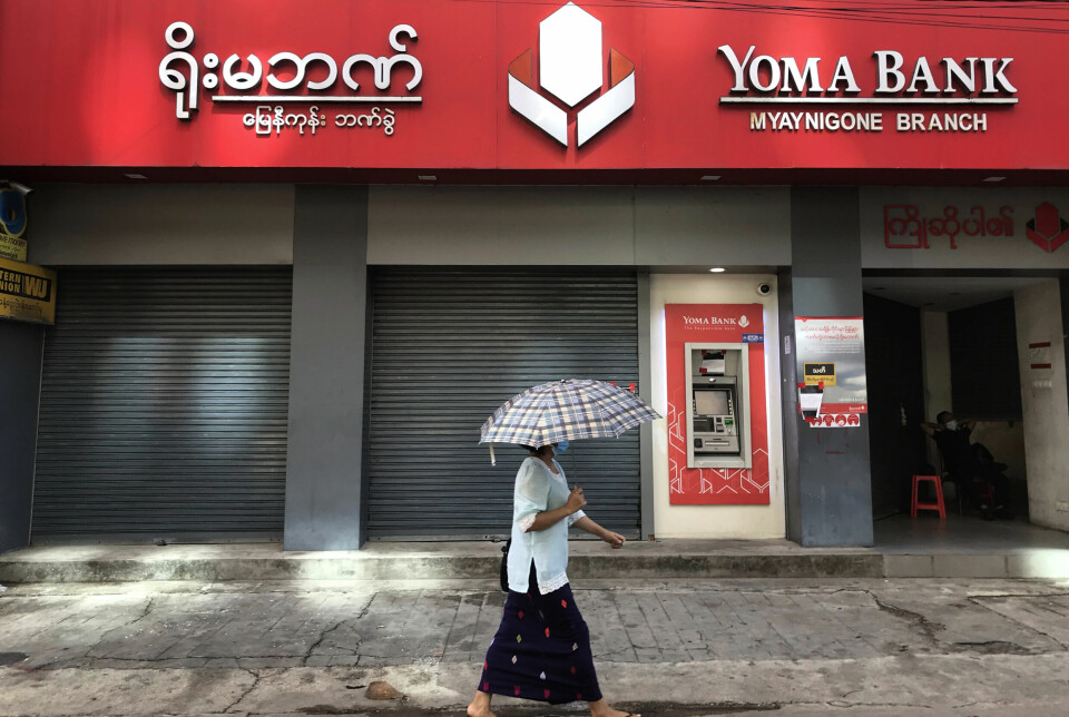 – Banken har operert i en ekstremt utfordrende situasjon, som verken vi eller banken kunne forutsett, sier Norfunds Ylva Lindberg om det statlige fondets eierforhold i Yoma Bank. Det var stille utenfor forretningsbankens filial i Yangon da Bistandsaktuelt besøkte stedet i april 2021. Foto: Phoe Lone