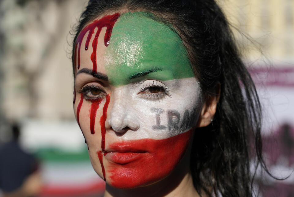 En kvinne med ansiktsmaling under en demonstrasjon i Roma der folk viste støtte til protestbølgen i Iran i kjølvannet av dødsfallet til Mahsa Amini (22).