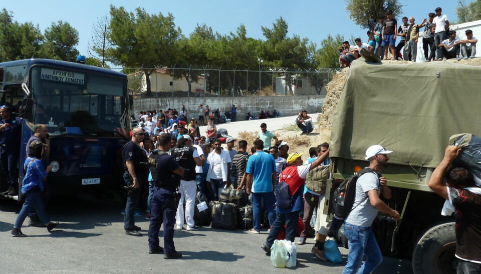 Gresk politi holder vakt ved asylsøkere i september 2019.