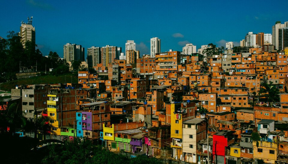 Bak favelaen Paraisópolis troner de høye bygningene i nabodistriktet Morumbi.