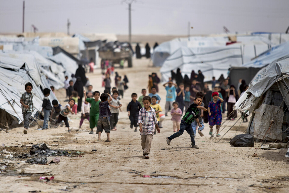 Al-Hol-leiren i Syria huser rundt 50 000 mennesker. 60 prosent av dem er barn. De som lever i leirene, mangler tilstrekkelig mat, vann og husly. Hundrevis, deriblant barn, har dødd i ulykker, voldshandlinger eller av sykdommer som kan forebygges. Foto: Baderkhan Ahmad / AP Photo / NTB