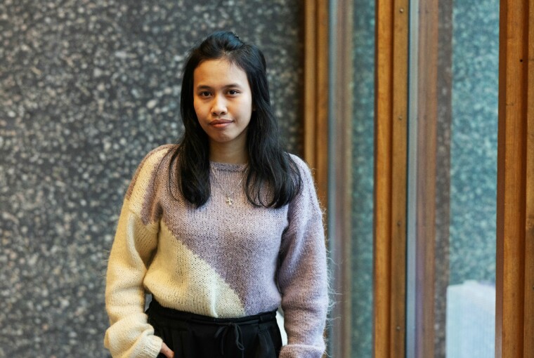 Katty Rossyanna (30) fra Indonesia har en bachelorgrad i informatikk fra Amikom Yogyakarta-universitet i Indonesia, og jobbet to år som au pair i Oslo før hun begynte å studere utviklingsstudier ved UiA høsten 2022.