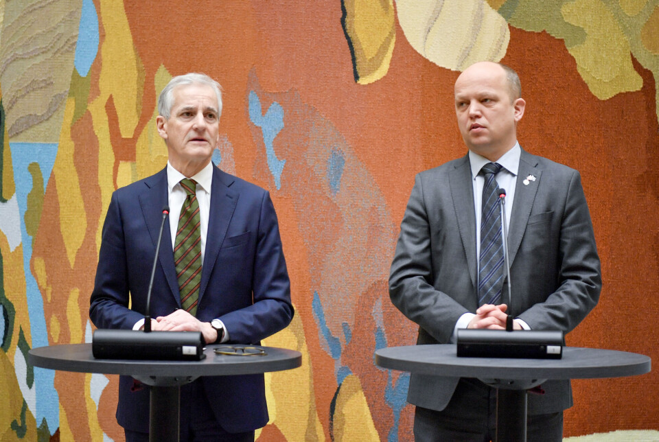Statsminister Jonas Gahr Støre (Ap) og finansminister Trygve Magnus Slagsvold Vedum (Sp) da regjeringen la fram en milliard-hjelpepakke til Ukraina for de andre partilederne på Stortinget. Foto: Rodrigo Freitas / NTB
