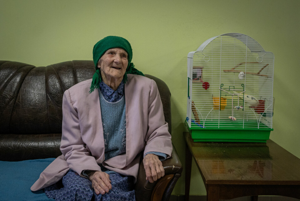 Paraska Makurova (95) har mistet flere familiemedlemmer. Den siste som kom på besøk, var hennes alkoholiserte barnebarn. Hun har ikke sett ham siden.