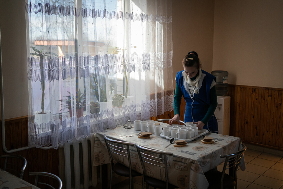 Det gjøres klart til lunsj for de 29 eldre som bor på aldershjemmet i Prybirsk.