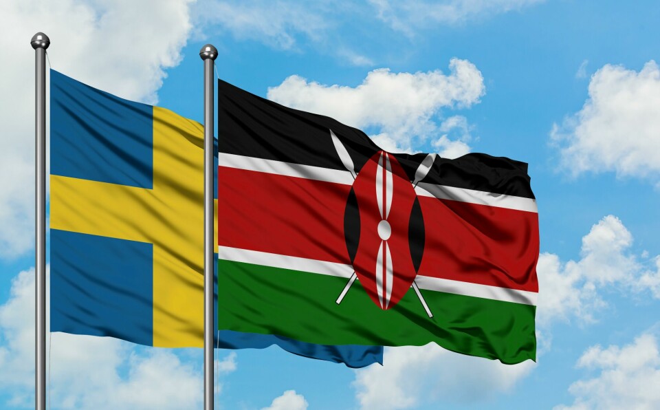 To høytstående ansatte ved Sverige ambassade i Nairobi mistenkes for korrupsjon. Den ene har hatt ansvaret for store summer svensk bistand og er nå tilbake i Sverige.