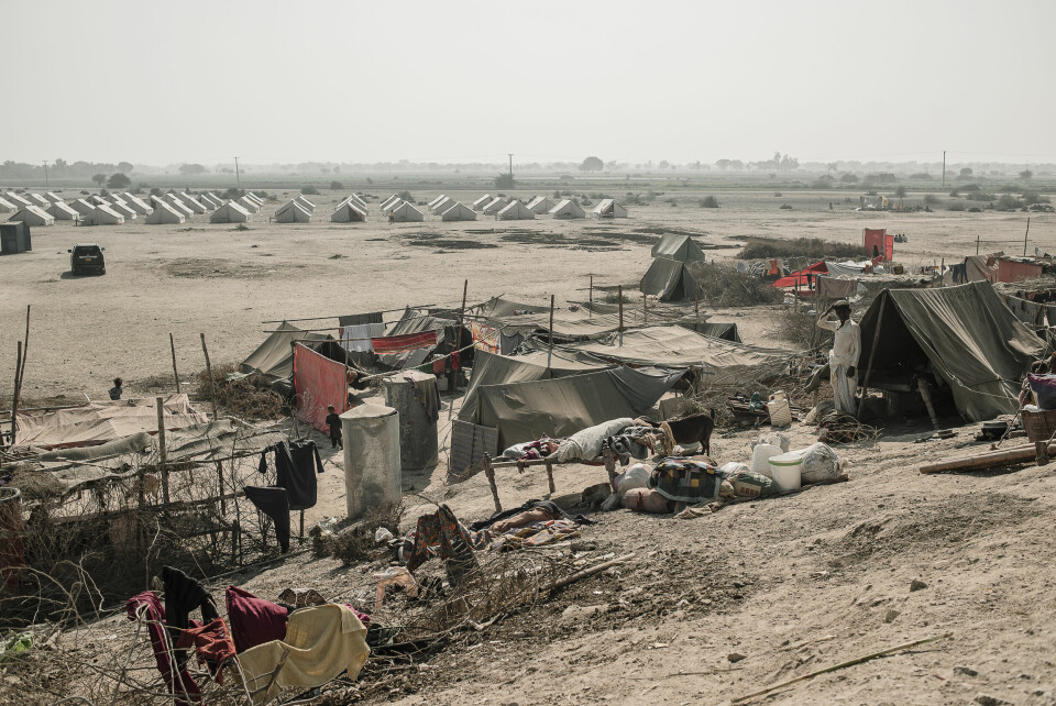 Rundt to millioner bygninger ble helt eller delvis ødelagt i Sindh etter flommen. Et stort antall bor fortsatt i teltleirer.