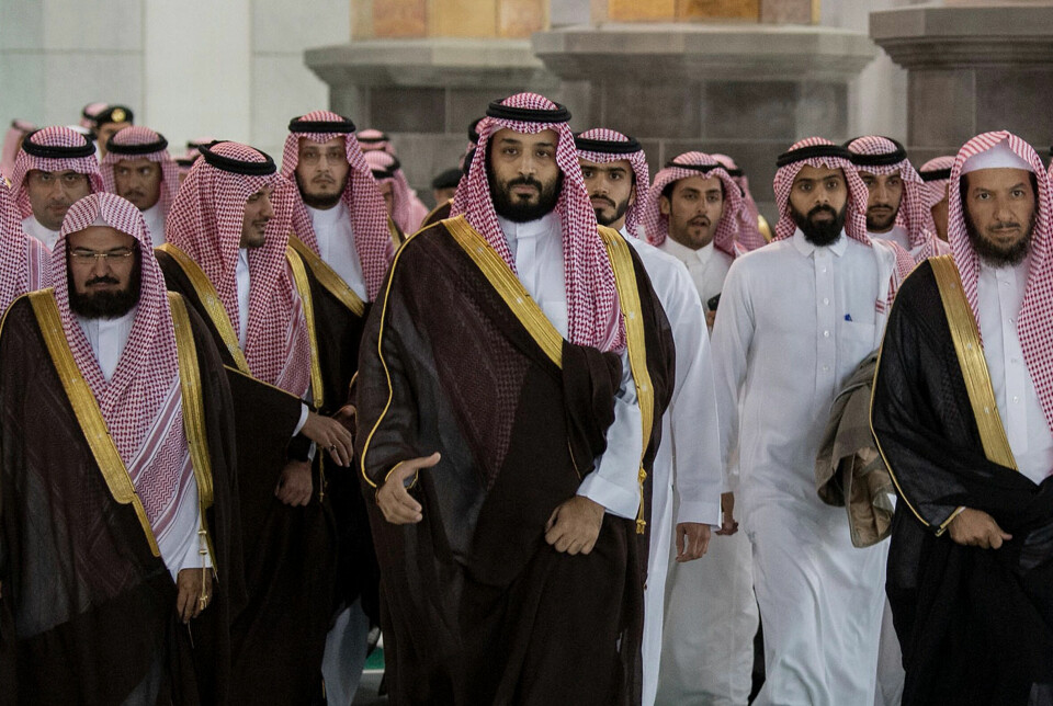 A handout picture provided by the Saudi Royal Palace on February 12, 2019, shows Saudi Crown Prince Mohammed bin Salman (C) visiting Islam's holiest shrine of the Grand Mosque in Saudi Arabia's holy city of Mecca, as he inspects expansions to the site. (Photo by Bandar AL-JALOUD / Saudi Royal Palace / AFP) / RESTRICTED TO EDITORIAL USE - MANDATORY CREDIT "AFP PHOTO / SAUDI ROYAL PALACE / BANDAR AL-JALOUD" - NO MARKETING - NO ADVERTISING CAMPAIGNS - DISTRIBUTED AS A SERVICE TO CLIENTS