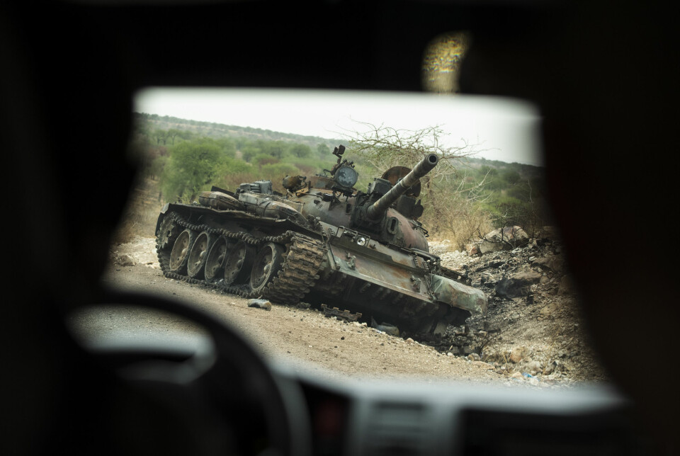 En ødelagt stridsvogn i Amhara-regionen i 2021. Nå er det igjen svært urolig i regionen og på søndag ble to hjelpearbeidere drept.