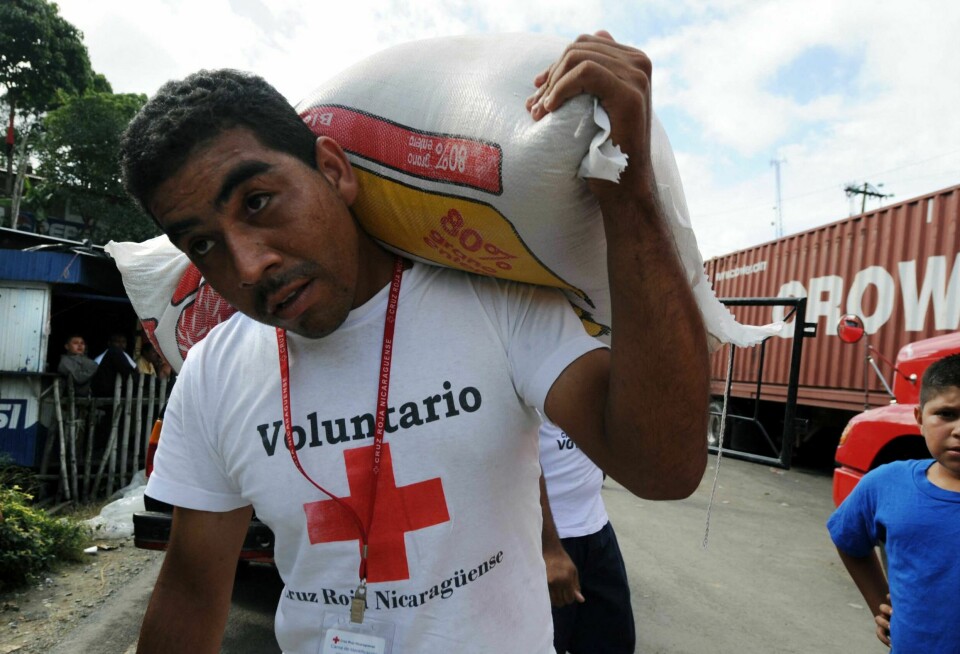 I Nicaragua er Røde Kors nå blitt forbudt, angivelig fordi organisasjonen ikke er nøytral. Organisasjonen er en av 3000 organisasjoner som er blitt stengt ned av myndighetene de siste årene. Bildet viser en av de 2000 frivillige Røde Kors-arbeideren i Nicaragua.