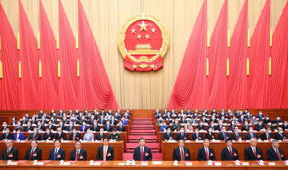 Kinas president Xi Jinping og andre kinesiske ledere under den 14. nasjonale folkekongressen (NPC) i Folkets store sal i Beijing, Kina, 13. mars 2023. Ifølge anslag fra menneskerettighetsorganisasjonen Amnesty ble flere tusen mennesker henrettet i Kina i året som gikk.
