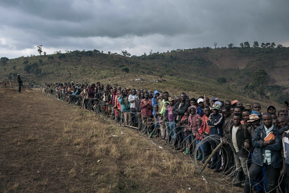 Sør-Kivu-provinsen i DR Kongo har siden 2019 vært åsted for sammenstøt og angrep fra lokale væpnede grupper. Tusenvis av mennesker er drevet på flukt og har behov for humanitær hjelp. Her venter internt fordrevne på besøk fra forsvarsministeren i oktober 2020.