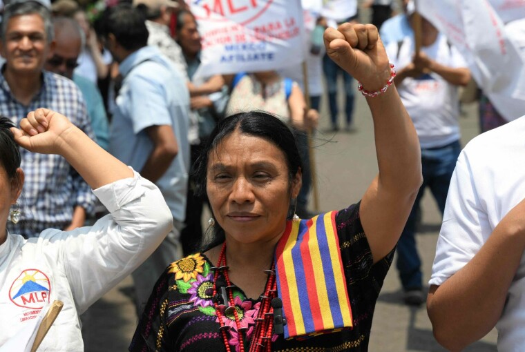 Thelma Cabrera, som likevel ikke får stille i presidentvalget 25. juni, drev valgkamp i Mixco, Guatemala, 27. april.