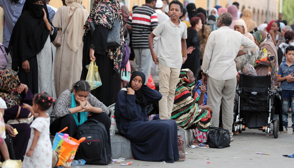 Folk på flukt fra Sudan ankommer Qastal-grensen mellom Egypt og Sudan, i det sørlige Egypt, 17. mai 2023. På det tidspunktet meldte FN at 200 000 mennesker hadde forlatt Sudan. Nå er tallet langt høyere og det har blitt vanskeligere å slippe inn i Sudans naboland.