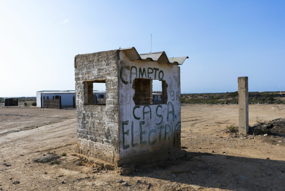 Casa Electrica, is the name of this community belonging to the municipality of Uribia, in the Colombian upper guajira. They are located in the area of influence of the Guajira 1 Wind Farm, inaugurated in 2022. The Jemeiwaa Kai wind complex is also being built in its territory, which is made up of five parks, with an installed capacity of 648 megawatts (Mw), and which will be They are currently in the development and licensing stage.