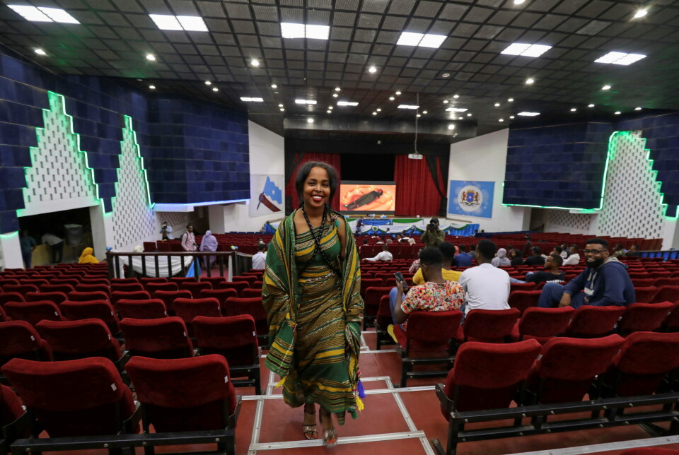 Filmskaperen Kaif Jama under premieren i nasjonalteateret i Mogadishu i 2021.
