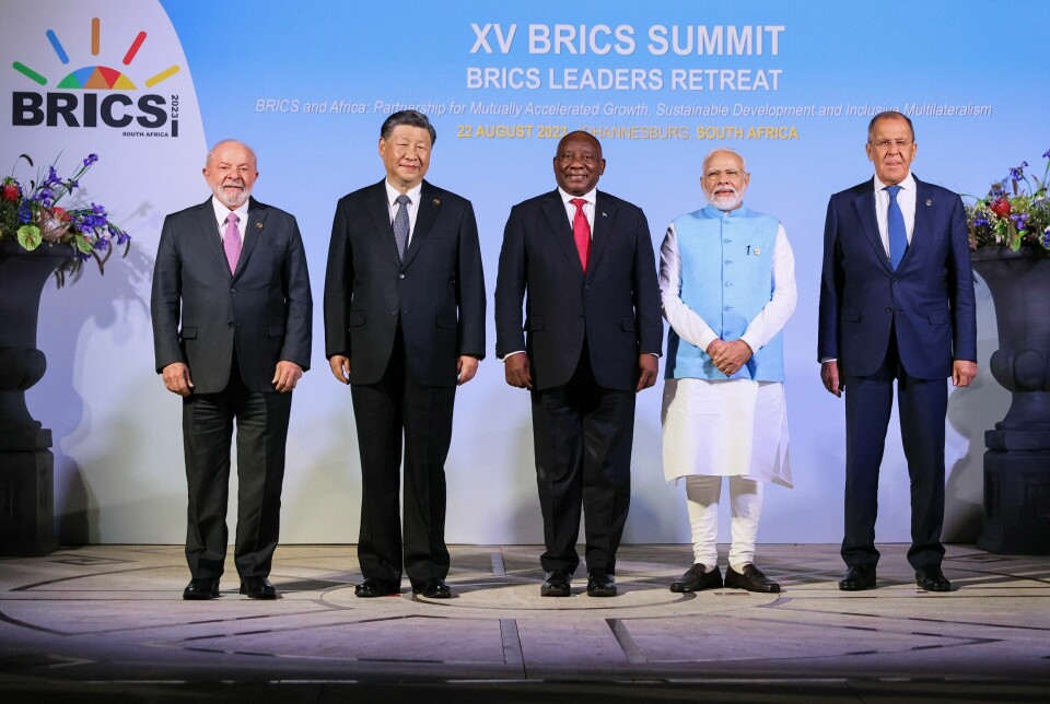 Fra venstre: Brasils president Luiz Inacio Lula da Silva, Kinas Xi Jinping, Sør-Afrikas president Cyril Ramaphosa, Indias statsminister Narendra Modi og Russlands utenriksminister Sergej Lavrov.