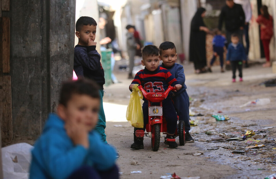 Ifølge FN er Palestina/Israel blant landene der de mest alvorlige krenkelsene mot barn skjer. Her leker palestinske barn i en bakgate ved Balata flyktningleir, nær byen Nablus på Vestbredden, 5. april 2023.