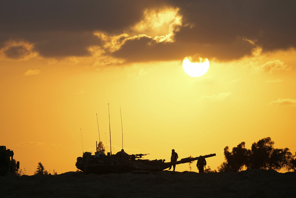 Israelske soldater nær grensa. Israel har samlet over 300.000 styrker nær Gaza.