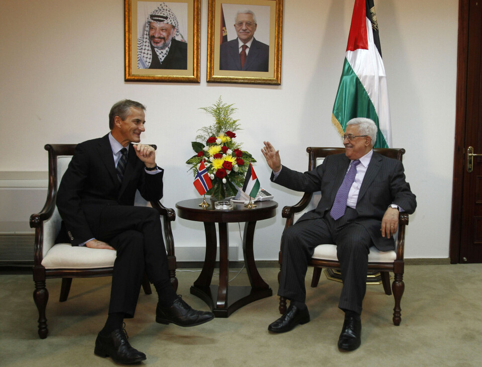 Å styrke den palestinske selvstyreadministrasjonen på Vestbredden har vært et mangeårig mål for norsk Palestina-bistand. Her er daværende utenriksminister Jonas Gahr Støre i møte med palestinernes president Mahmoud Abbas i Ramallah i 2011.