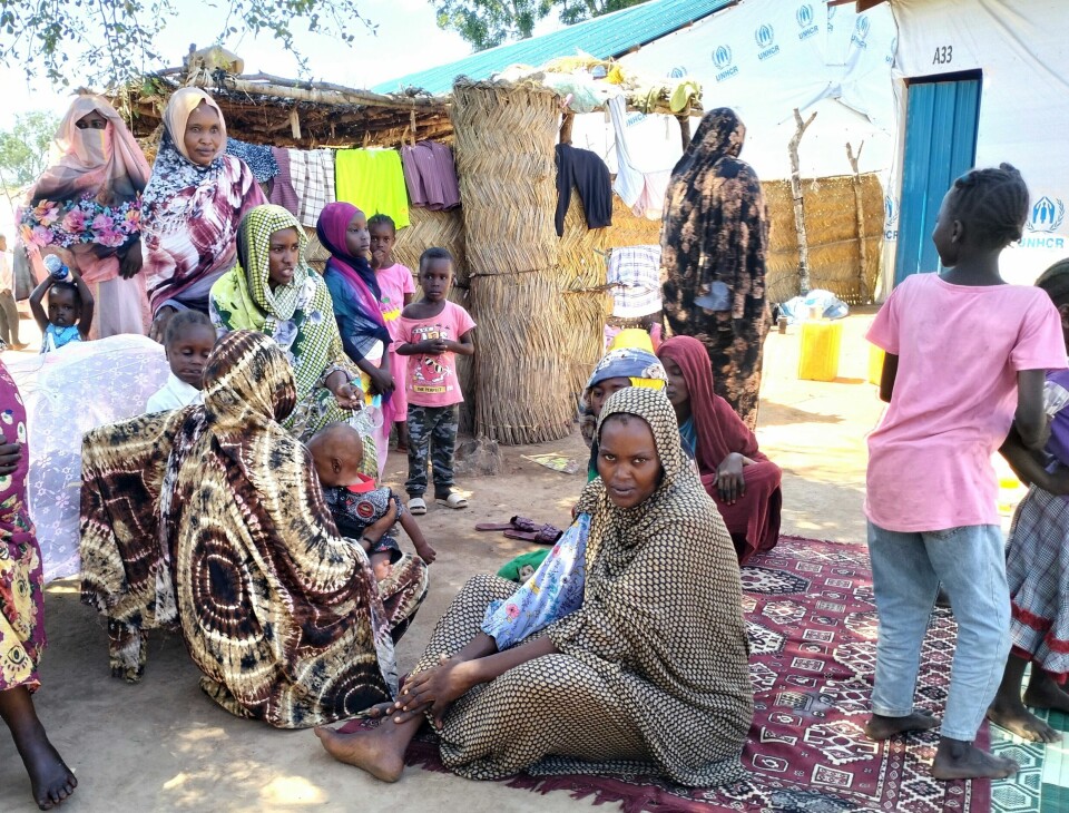 I den tettbefolkede Wadwiel-leiren er firebarnsmoren Zenab Mohamed (midt i bildet) bekymret for hvordan hun skal klare å skaffe mat til barna sine.