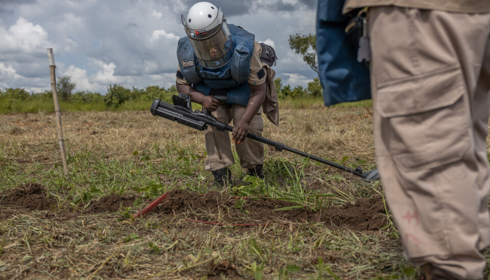To mineryddere på jobb i Ayii, i delstaten Eastern Equatoria. I slutten av 2021 hadde denne delstaten flest områder med ueksplodert ammunisjon i landet, ifølge organisasjonen Mine Action Review. Samtidig har hundretusener av mennesker returnert til delstaten siden fredsavtalen i 2018.