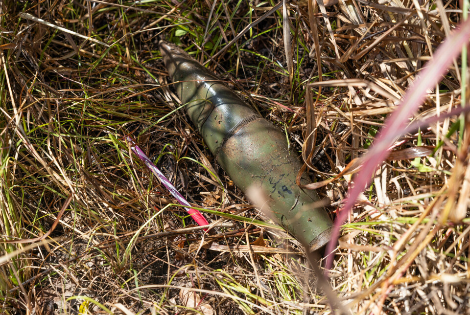 Like ved jordet der Jimmy Charles høster kassava fant han dette udetonerte stridshodet (RPG-7) i gresset.