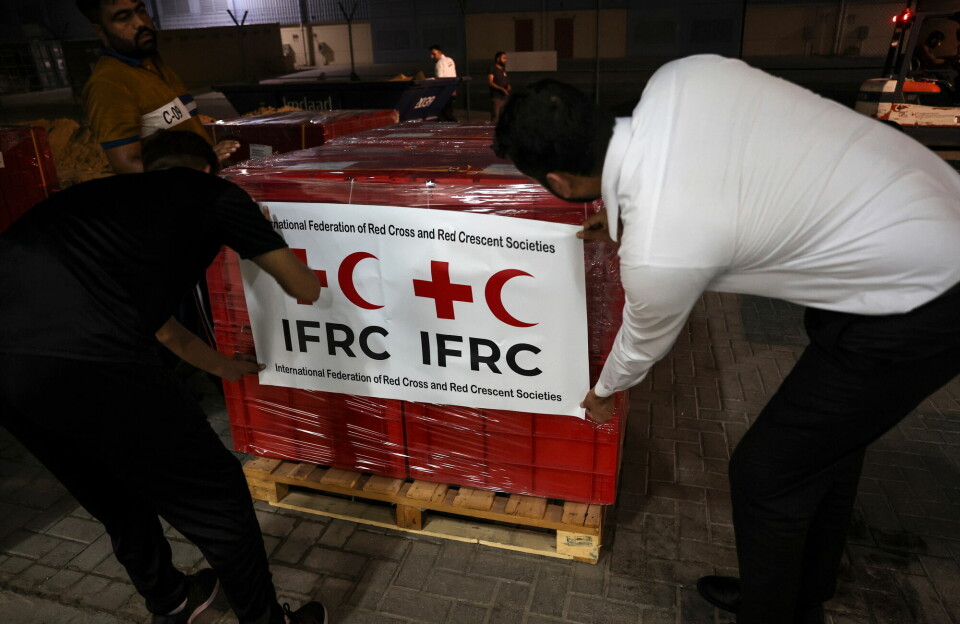 Røde Halvmåne-ansatte laster opp humanitær hjelp fra De forente arabiske emirater til jordskjelvofre i Marokko i september i år. Den internasjonale Røde Kors- og Røde Halvmåneforbundet er verdens største humanitære nettverk.