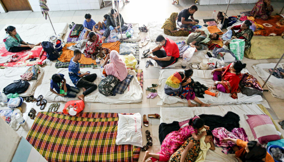 Mennesker med denguefeber på et sykehus i Dhaka i Bangladesh. Men enn 1000 personer døde av denguefeber i Bangladesh i fjor.