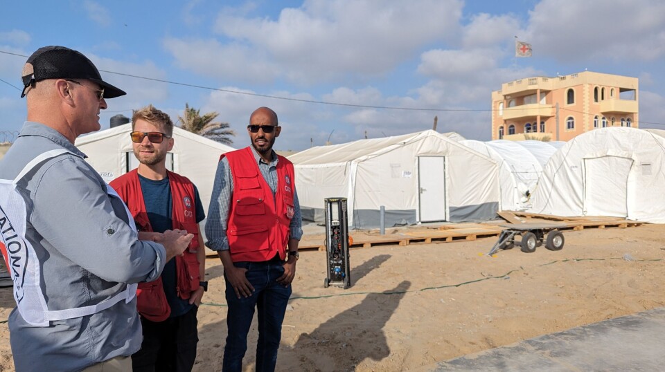 Røde Kors-tekniker Jonas Bergmann-Paulsen i Rafah, der Norges Røde Kors åpner feltsykehus sammen med Røde Kors-foreninger fra ti andre land og Den internasjonale Røde Kors-komiteen (ICRC).