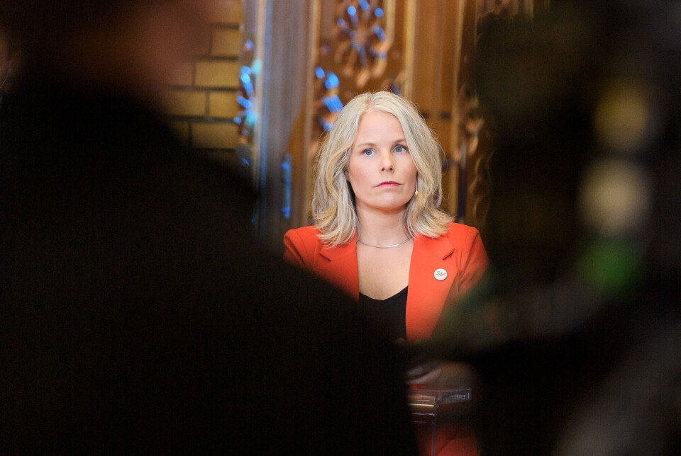 SV-partileder Kirsti Bergstø sier regjeringen har satt klimaet på vent i årets reviderte nasjonalbudsjett. Nå står SV foran forhandlinger om budsjettet med regjeringspartiene.