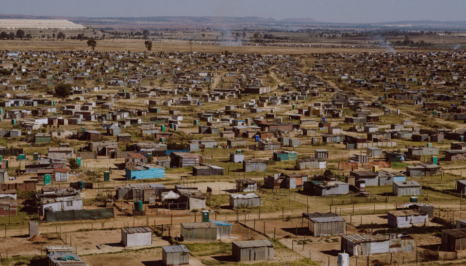 Panorama Nyheter har besøkt «Phelindaba», et okkupert område i utkanten av Johannesburg. Her er ropet om radikal omfordeling av Sør-Afrikas ressurser både høyt og tydelig.
