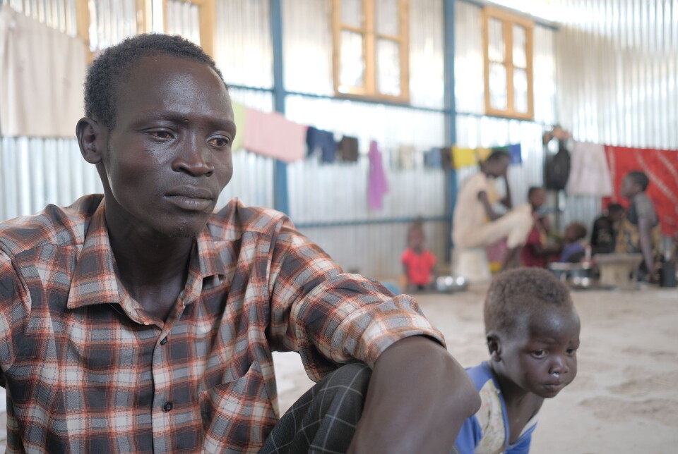 Chuol Bern og familien deler et skur med flere andre familier som er på flukt i grensebyen Renk i Sør-Sudan. Her er det lite hjelp å få, og familien håper å komme seg videre til Uganda.