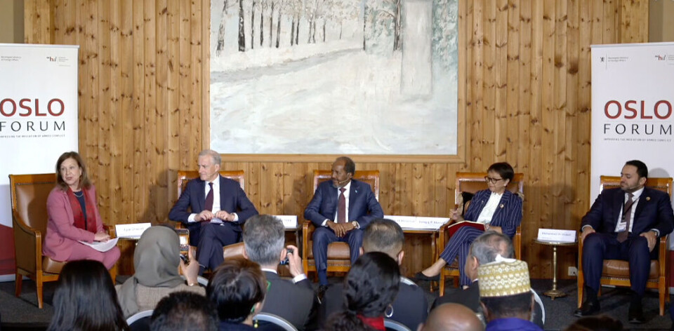 Somalias president Hassan Sheik Mohamud (i midten) var blant gjestene da statsminister Jonas Gahr Støre (Ap) og regjeringen denne uka inviterte til fredsmeklersamling på Losby gods utenfor Oslo. – Forhandlinger mellom parter i en konflikt er bare mulig når begge parter er klare for det, sa den somaliske presidenten om den pågående innsatsen somaliske myndigheter har for å nedkjempe terrornettverket al-Shabaab.